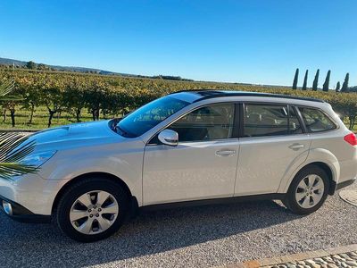 Usado Subaru Outback 150 CV (110 kW) 2013 Blanco Familiar