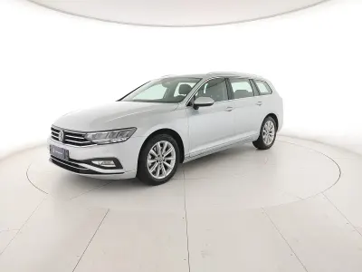 Usata VW Passat Business 150 CV (110 kW) 2023 Scale silver metallizzato Station wagon