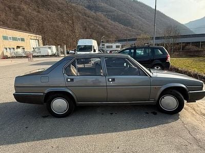 Usata Alfa Romeo 90 128 CV (94 kW) 1986 Grigio Berlina
