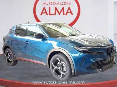Nuova Alfa Romeo Junior Edizione Speciale 145 CV (106 kW) 2026 Blu/azzurro SUV