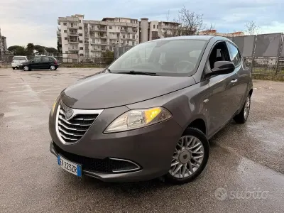 Usata Lancia Ypsilon 95 CV (69 kW) 2015 Grigio Utilitaria
