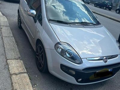Usata Fiat Grande Punto 75 CV (55 kW) 2010 Bianco Utilitaria