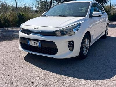 Usata Kia Rio Active 84 CV (61 kW) 2018 Bianco Berlina