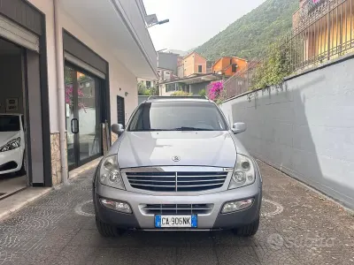 Usata SsangYong Rexton 165 CV (121 kW) 2004 Grigio SUV