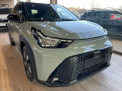 Nuova Toyota Aygo X 92 CV (67 kW) 2025 Vari colori SUV