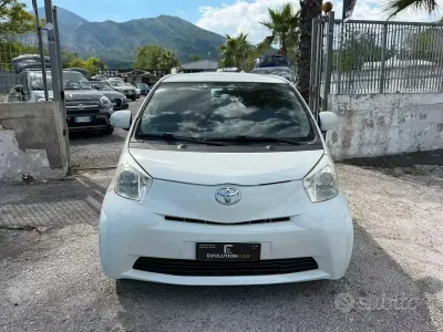 Usata Toyota iQ 68 CV (50 kW) 2009 Bianco Utilitaria
