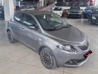 Usata Lancia Ypsilon S 70 CV (51 kW) 2024 Grigio Utilitaria