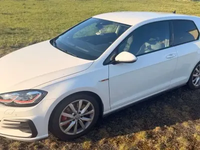 Używany VW Golf VII GTI 245 KM (180 kW) 2018 Biały Sedan/Limuzyna