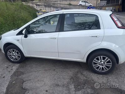 Usata Fiat Grande Punto 77 CV (56 kW) 2013 Bianco Utilitaria