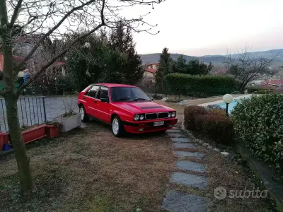 Usata Lancia Delta 196 CV (144 kW) 1990 Rosso Utilitaria