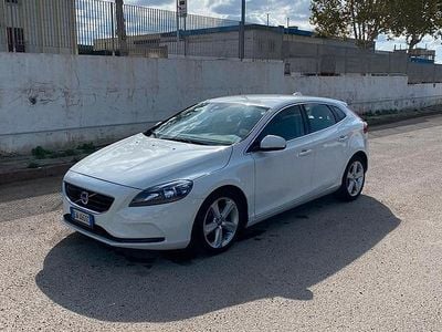Usata Volvo V40 115 CV (84 kW) 2014 Bianco Berlina