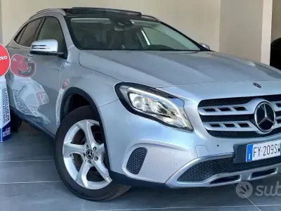 Usata Mercedes GLA180 Premium 122 CV (89 kW) 2019 Grigio SUV