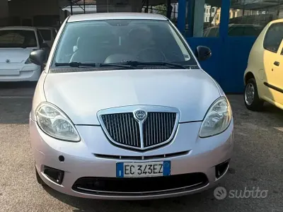 Usata Lancia Ypsilon 60 CV (44 kW) 2010 Viola Utilitaria