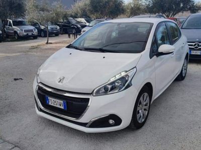 usata Peugeot 208 neopatentati