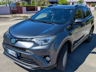 Begagnad Toyota RAV4 Hybrid 155 HK (114 kW) 2017 Grön SUV