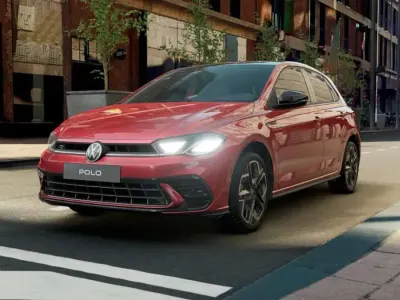Nuova VW Polo R-line Plus 116 CV (85 kW) 2026 Kings red metallizzato nero Utilitaria