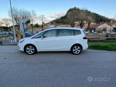 Usata Opel Zafira Tourer 101 CV (74 kW) 2012 Bianco Monovolume