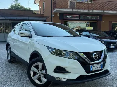 Usata Nissan Qashqai Tekna 110 CV (80 kW) 2017 Bianco SUV