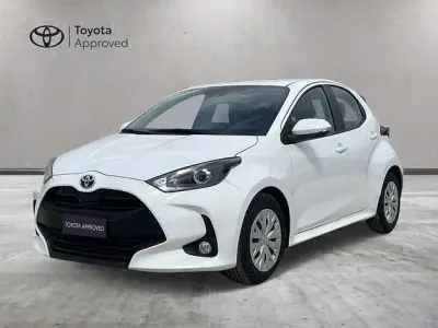 Usata Toyota Yaris Hybrid Active 116 CV (85 kW) 2022 Bianco Berlina