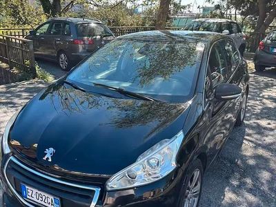 Usata Peugeot 208 Active 68 CV (50 kW) 2015 Nero Utilitaria