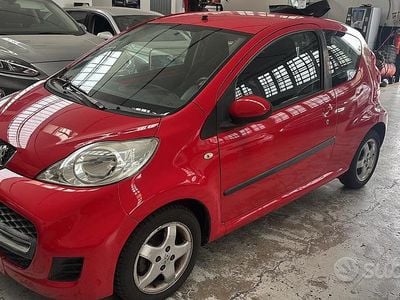 Usata Peugeot 107 68 CV (50 kW) 2009 Rosso Utilitaria