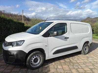Gebraucht Peugeot Partner 102 PS (75 kW) 2022 Weiß Van / Kleinbus