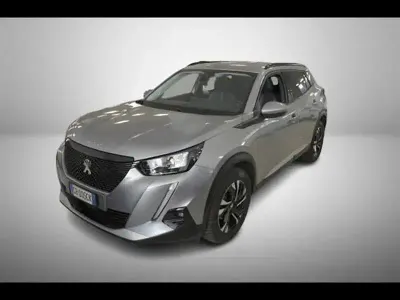 Usata Peugeot 2008 Allure 130 CV (95 kW) 2020 Grigio chiaro SUV