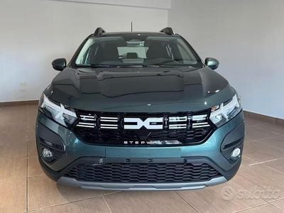 Nuova Dacia Sandero Expression 101 CV (74 kW) 2025 Verde Berlina
