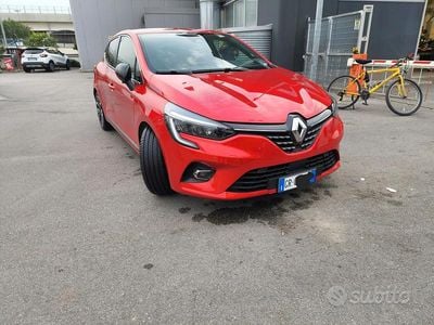 Usata Renault Clio V Techno 101 CV (74 kW) 2023 Rosso Utilitaria