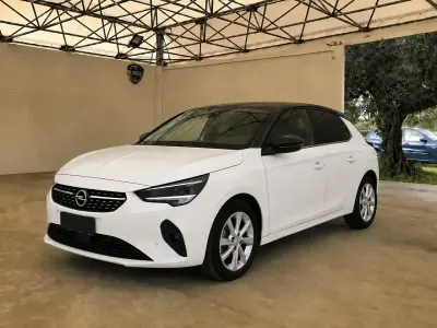 Usata Opel Corsa Elegance 101 CV (74 kW) 2023 Bianco Utilitaria