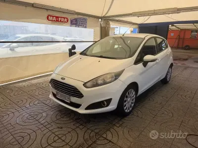 Usata Ford Fiesta Business Edition 97 CV (71 kW) 2014 Bianco Utilitaria