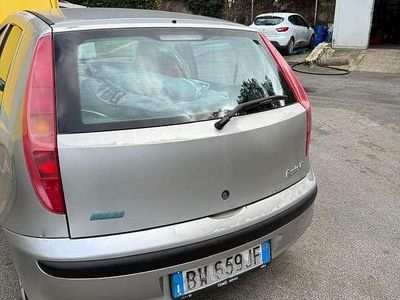 Usata Fiat Punto 60 CV (44 kW) 2002 Argento Utilitaria