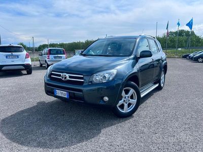 usata Toyota RAV4 RAV 42.2 d-4d Luxury 177cv