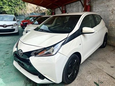 Usata Toyota Aygo X-clusiv 69 CV (50 kW) 2016 Bianco Utilitaria