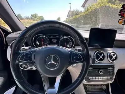 Usata Mercedes 180 109 CV (80 kW) 2017 Nero Berlina
