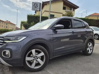 Usata VW T-Cross Advance 110 CV (80 kW) 2023 Smoky gray met SUV