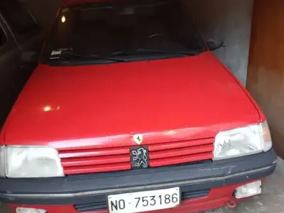 Usata Peugeot 205 83 CV (61 kW) 1992 Rosso Berlina