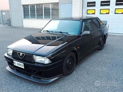 Usata Alfa Romeo 75 Quadrifoglio Verde 165 CV (121 kW) 1991 Nero Berlina
