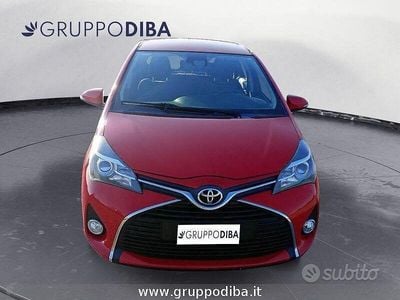 Usata Toyota Yaris Active 69 CV (50 kW) 2015 Rosso Utilitaria
