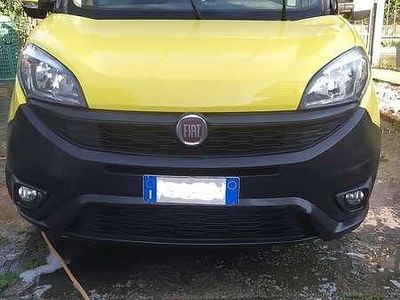 Usata Fiat Doblò 95 CV (69 kW) 2017 Giallo Monovolume