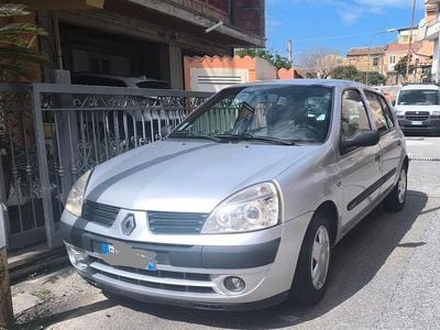 Usata Renault Clio II 82 CV (60 kW) 2005 Grigio Berlina