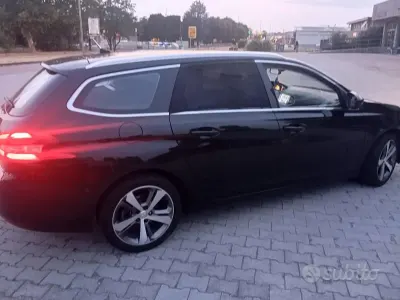 Usata Peugeot 308 120 CV (88 kW) 2016 Nero Station wagon