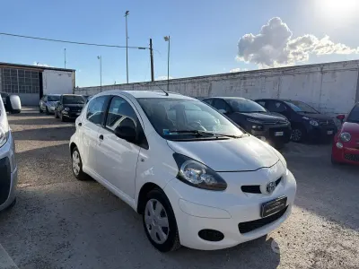Usata Toyota Aygo Connect Style 68 CV (50 kW) 2011 Bianco Utilitaria