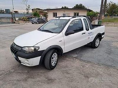 Usata Fiat Strada 84 CV (61 kW) 2006 Bianco Pick-up