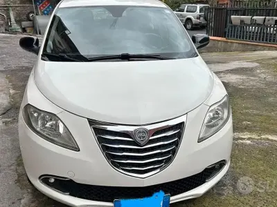Usata Lancia Ypsilon 95 CV (69 kW) 2012 Bianco Utilitaria