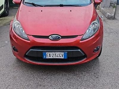Usata Ford Fiesta Titanium 97 CV (71 kW) 2010 Arancione Utilitaria