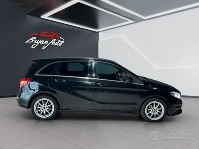 Usata Mercedes B180 108 CV (79 kW) 2015 Nero Monovolume