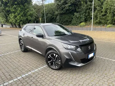 Usata Peugeot 2008 Allure 102 CV (75 kW) 2023 Grigio SUV