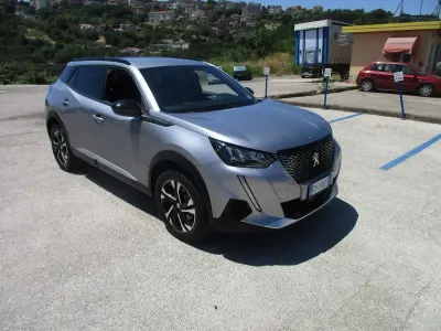 Usata Peugeot 2008 Allure 131 CV (96 kW) 2023 Grigio SUV