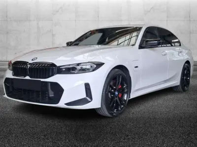 Usata BMW 330e M Sport 292 CV (214 kW) 2024 Bianco Berlina